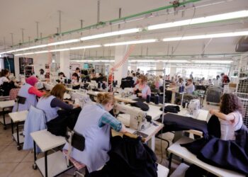 Fasoneria “i bën gjëmën” Durrësit, rritet numri i të infektuarve me COVID-19