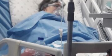Shqiptari publikon FOTON e nënës brenda Infektivit dhe jep mesazhin E FORTË: Nuk është në Itali, ka tre javë e shtruar