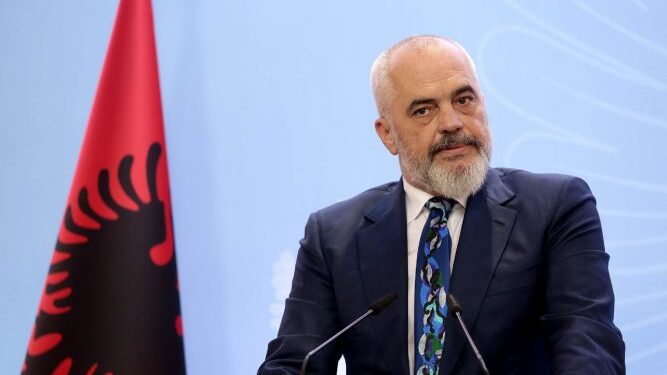 Mesazh opozitës? Rama publikon thënien e Rooseveltit: Të ankohesh për një problem pa i dhënë zgjidhje quhet kuisje