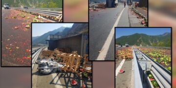 ‘Përmbytet’ me shalqi Rruga e Kombit, kamionçina përplaset dhe përmbyset