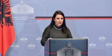 ‘A keni motra ju?’, ministrja Balluku tepër e revoltuar: Mercenarët përdorin emrin tim në fotot e të tjerëve, thonë gjëra të ndryra…