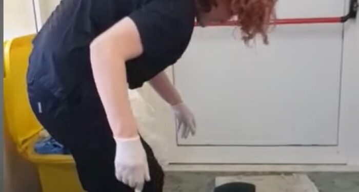 La postin për të luftuar Covid, kryeinfermierja Ana Luca ndan videon ku kullon çizmen mbushur me djersë: Më janë zbardhur flokët, më është rrudhosur fytyra…