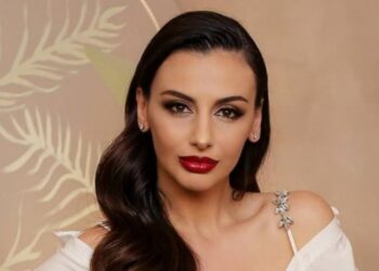 Pa makeup dhe në plazh, Amarda Toska shfaqet më natyrale se kurrë