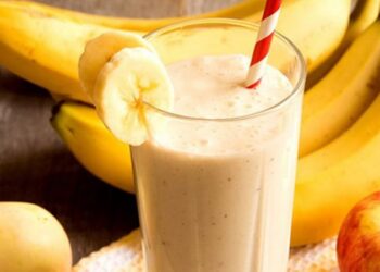 Banane, mollë, portokall, lëngu që ju nevojitet kundër mbipeshës