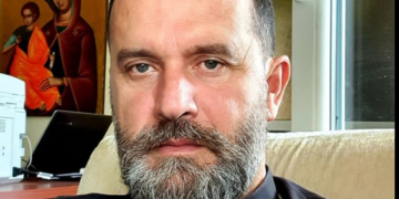 “Na kanë mbyllur kufijtë, rritja e rasteve po na penalizon”, thirrja e fortë e Dom Gjergj Metës për shqiptarët: Mos ta kthejmë vendin, larg o Zot në një morg