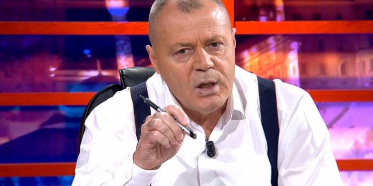 “Jetojmë në kohë të vështira!”, Muç Nano numëron teoritë konspirative rreth koronavirusit: Ose këta janë idiotë dhe të sëmurë ose unë …