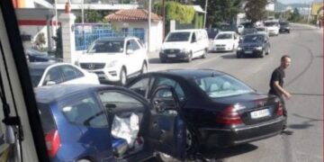 E FUNDIT/ Makinat përplásen me njëra-tjetrën, dy drejtueset e reja me urgjèncë në spítal