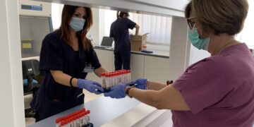 Nisja e vitit të ri shkollor, teste serologjike falas  për mësuesit dhe stafin në Puglia
