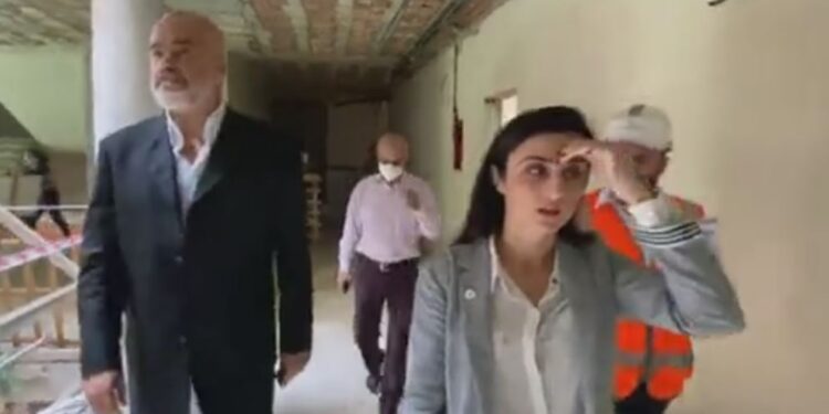 Rama në Durrës, inspekton punën në zyrat e ISSH  dhe punimet në  shkollën 9 vjeçare  “Shaqe Mazreku”