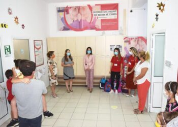 Kryebashkiakja uron nxënësit me aftësi të kufizuara,për vitin e ri shkollor