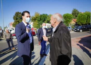 Basha, takime me të papunë dhe biznese të dëmtuara në Laç
