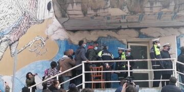 Dëmtimi i godinës së emigrantëve, momente tensioni në Bari