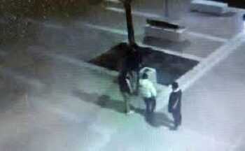 Shakshat shpërthejnë në Piazza Redentore, dëmtohen koshat e plehrave, identifikohen autorët