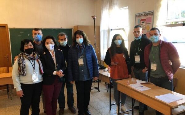 Ambasada e SHBA: Sot është dita juaj! Ne do të jemi duke ju vëzhguar me grupet e monitorimit