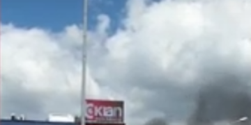 Video/ Godina e Televizionit Klan përfshihet nga flakët