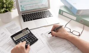 Taksat nuk janë rritur, për bizneset u ulën, por të punësuarit do të paguajnë rreth 60 mln euro detyrime shtesë këtë vit