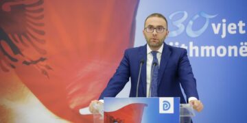 Shkarkimi i Metës/ Reagon  PD, Bardhi: Ky është turpi i vetëm i Shqipërisë, PS synon…
