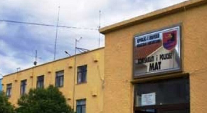 Mat/ Plumba në drejtim të banesës së bashkfshatarit, arrestohet 25 vjeçari, gjenden fishekë e granatë