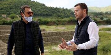 Shpëtojnë nga përmbytja e Shkumbinit qindra hektarë tokë, Çuçi inspekton investimin