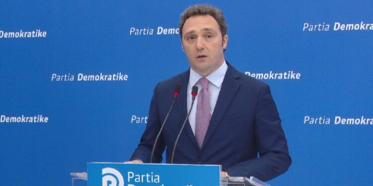 Bardh Spahia denoncon: Covid edhe në Kryeministri. Po mbahet e fshehur