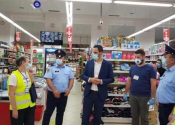Zero tolerancë/ Gjoba për mosmbajtje të maskës dhe pezullime për bizneset