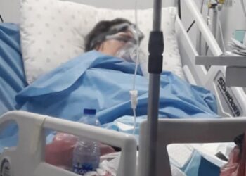 Shqiptari publikon FOTON e nënës brenda Infektivit dhe jep mesazhin E FORTË: Nuk është në Itali, ka tre javë e shtruar