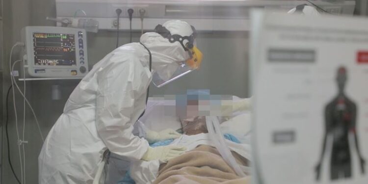 Emri/ Një tjetër mjek humb betejën me COVID-19, ministria jep detajet
