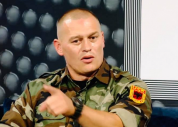 Debati me Cecen – Ish-ushtari i UÇK’së i reagon Cecës: Vogëlushët e detyruan burrin tënd të ndihet i turpëruar