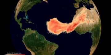 Sateliti tregon ‘përbindëshin’ me rërë dhe pluhur mbi oqeanin Atlantik dhe vazhdon drejt SHBA-së