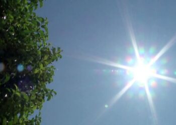 Mot i kthjellët dhe me temperatura të larta, e enjtja vijon me diell
