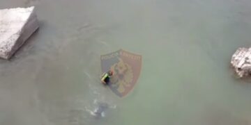 U futën të kërkonin thikën me të cilën u masakrua Runaj, Policia gjen dy armë zjarri në Shkumbin, dyshohet se janë përdorur në ngjarje kriminale
