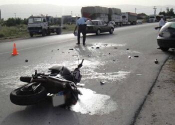 LAJM I FUNDIT/ Përplasen dy motorë në Peqin, një i vdekur dhe një i plagosur rëndë