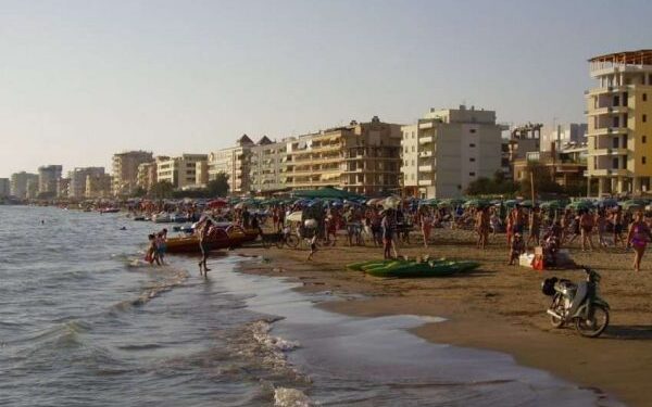 Pësoi arrest kardiak, humb jetën në Durrës plazhisti 64-vjeçar