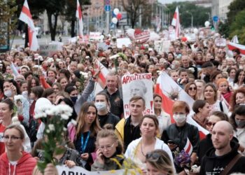 Kërkojnë dorëheqjen e presidentit Lukashenka,  gratë bjelloruse u bashkohen protestave