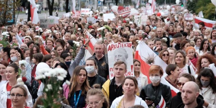 Kërkojnë dorëheqjen e presidentit Lukashenka,  gratë bjelloruse u bashkohen protestave