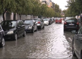 Reshjet e shiut, rrugët nën ujë