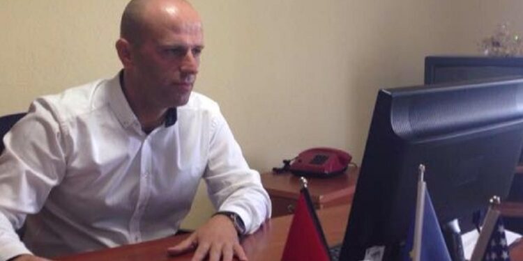 U shkarkua nga detyra në Tropojë, zbulohet arsyeja e largimit të nënprefektit Granit Kurmekaj. Lleshaj emëron zëvendësuesin e tij