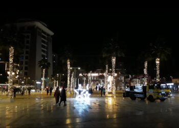 LSI: “Qytetarët në çadra, bashkia shpenzon 800 milionë lekë për zbukurimet”