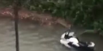 Lumi del nga shtrati dhe merr urën me vete, bllokohet fshati me 20 familje në Tropojë