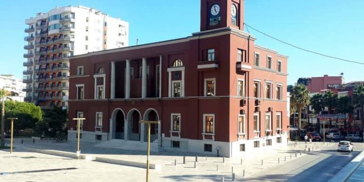 Krishlindjet, kryetarja e Bashkisë, Sako: Të punojmë për rikthimin në normalitet të qytetit tonë