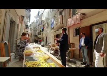 Decaro për festat: Vigjilencë me bare, restorante të mbyllura në 22:00 dhe dyqane në 13:00