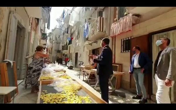 Decaro për festat: Vigjilencë me bare, restorante të mbyllura në 22:00 dhe dyqane në 13:00