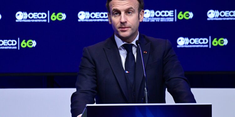 Nuk shpëtojnë as krerët e shteteve,  Presidenti francez Macron pozitiv me COVID-19