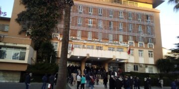 Në Durrës, ditën e dytë të aplikimeve për dëmshpërblimin e dëmeve nga tërmeti i 26 nëntorit të vitit të kaluar. (Foto+Video)