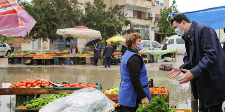 Basha takohet me bizneset në Vlorë:  Do bëjmë gjithçka për të ndryshuar situatën e rëndë ekonomike