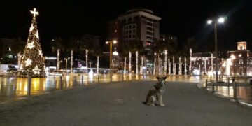 Ora policore në mbrëmjen e Krishindjes në  qytetin e Durrësit