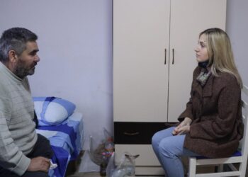 E braktisi Bashkia, e ndihmoi PD. Rindërtohet shtëpia e shkatërruar e një invalidi në Tiranë, Ina Zhupa: Në 25 prill nis ndryshimi