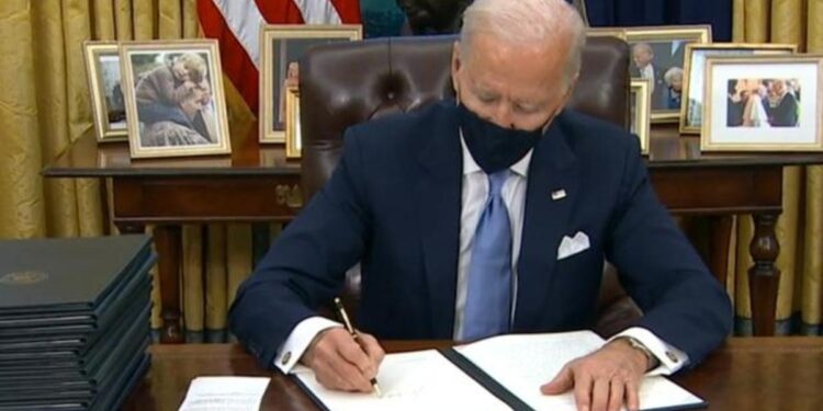 17 urdhëresa: Ja vendimet e para të Joe Biden si president