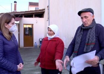 “5 milionë lekë borxh për t’u përballur me COVID-19”. Çifti i pensionistëve Hazbie e Qazim Noka i rrëfen ish-deputetës së PD, Orjola Pampuri, vështirësitë e luftës me virusin: Asnjë ndihmë nga shteti