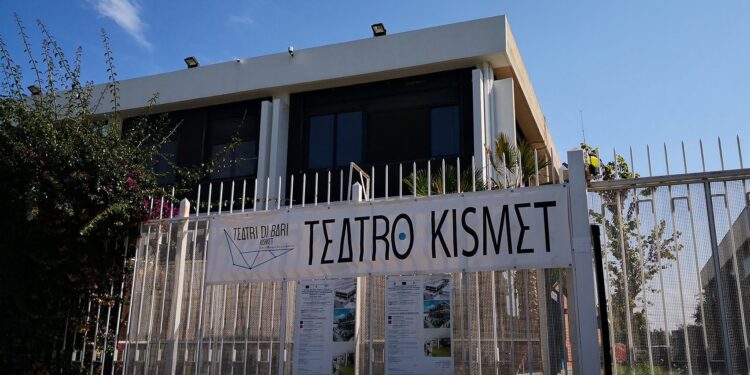 “Teatrot e Barit” do të shërbejnë si qendra vaksinimi